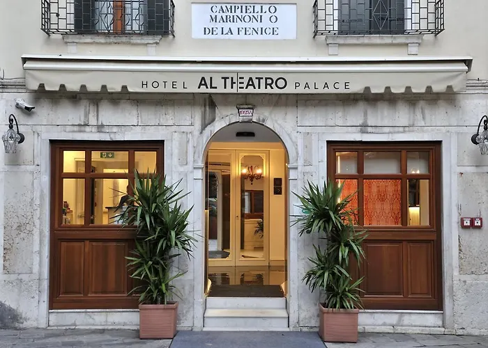 Al Theatro Palace Venise