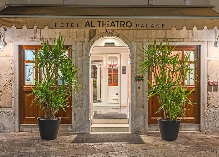 Al Theatro Palace Venise
